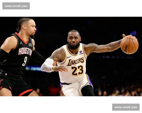 湖人队最新比赛直播分析与精彩瞬间回顾